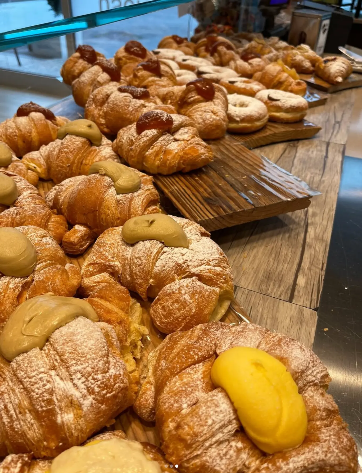 Brioches e cornetti farciti
