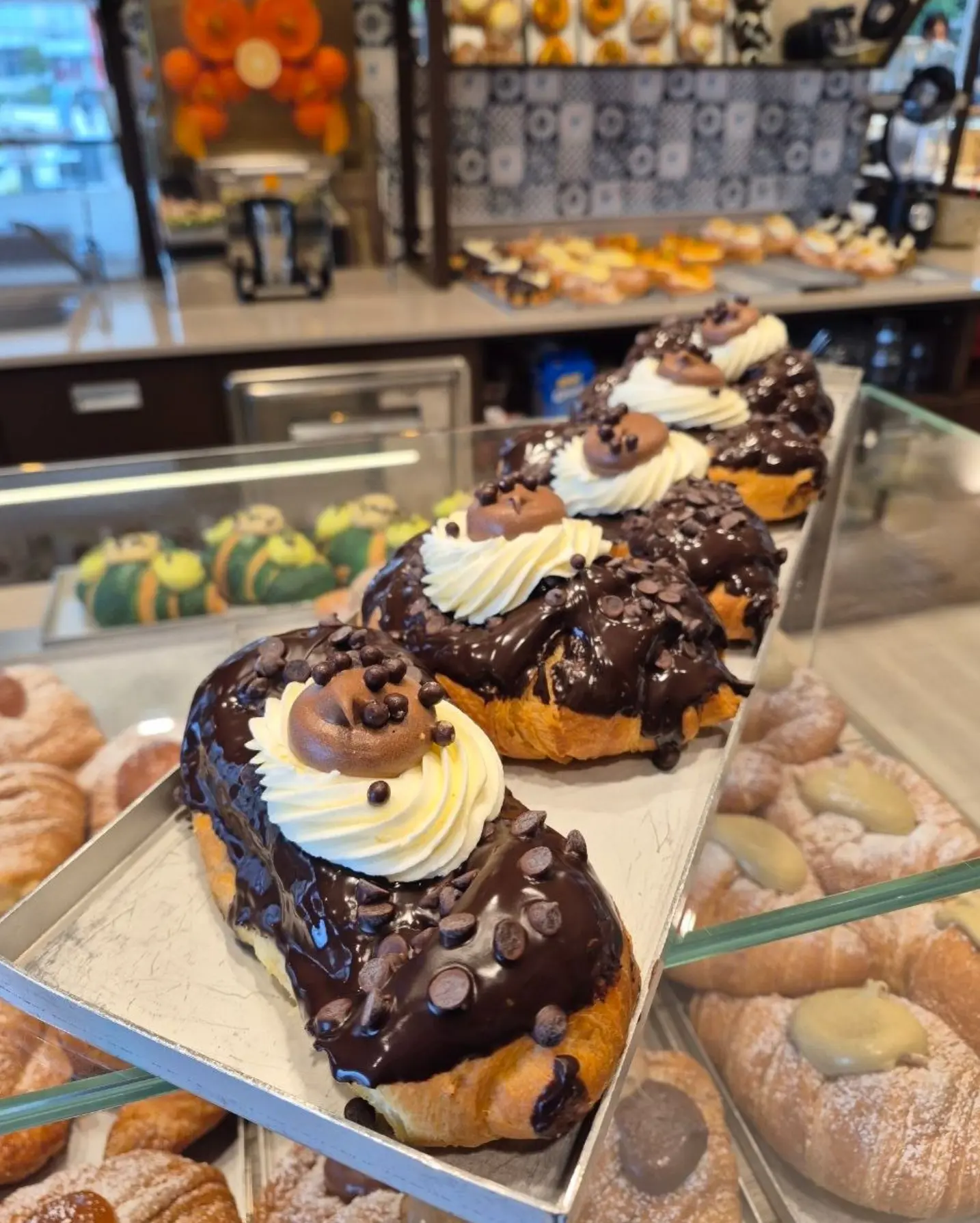 Bignè al cioccolato con panna