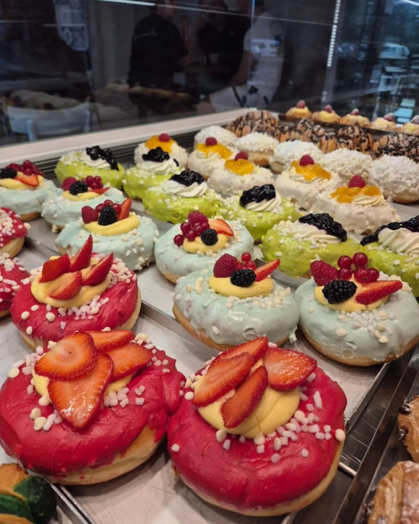 Krapfen farciti con creme e frutta